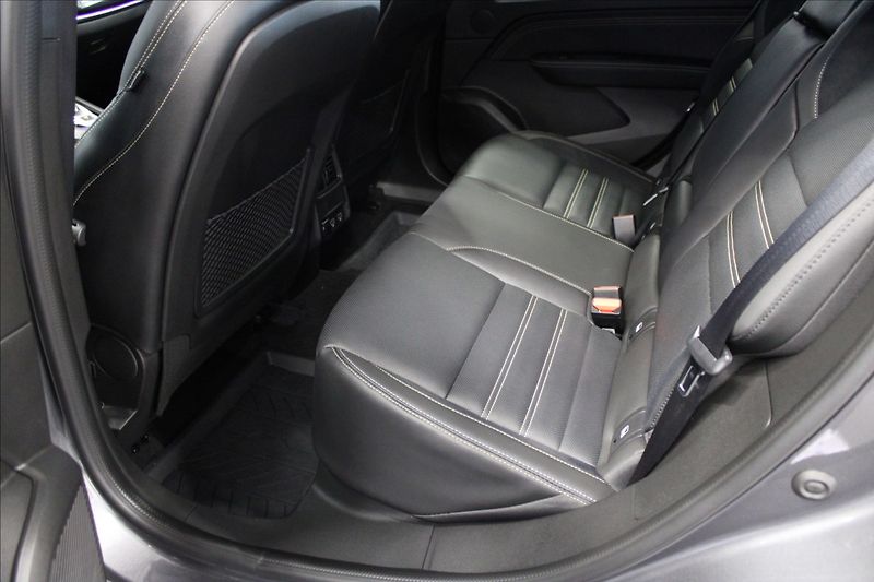 Renault Arkana 1,6 E-TECH Engeneering - fotka 12 z 42