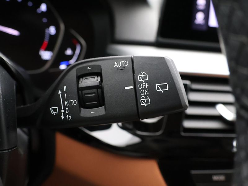 BMW Řada 5 2.0 D 140kW xDrive AT CZ - fotka 17 z 35