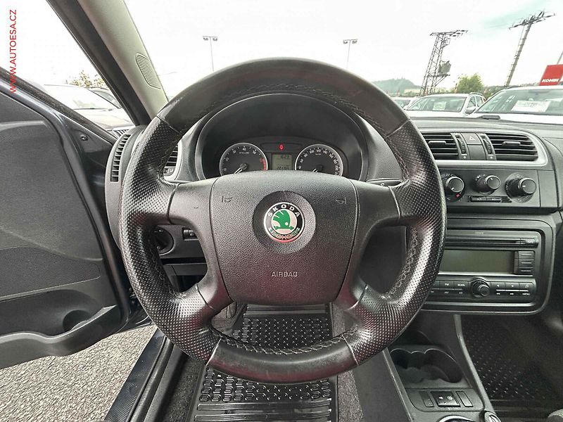 Škoda Fabia (2008) 1.4 16V, ČR, AC, park.asist - fotka 12 z 15
