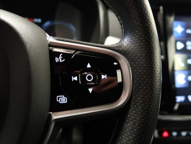 Volvo S90 2,0 T8 TWINENGINE AWD R-DESIGN - fotka 15 z 52