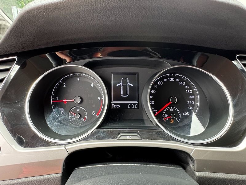 Volkswagen Touran (2018) 1.6 TDi - fotka 18 z 31