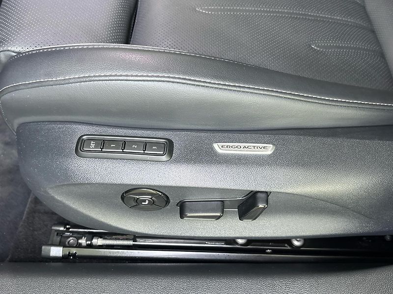Volkswagen Passat 110kw DSG - fotka 28 z 31