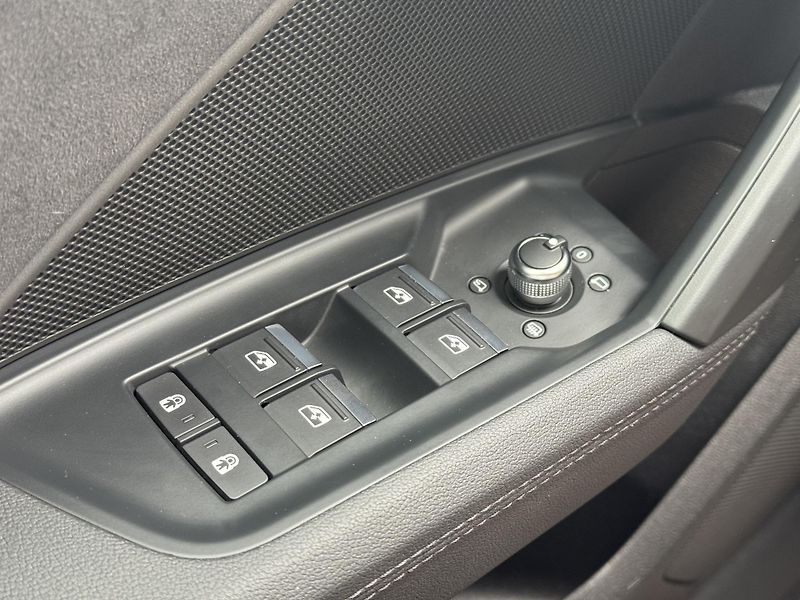 Audi RS 3 (2024) 2.5TFSi 294kW Quattro, Matrix  - fotka 23 z 57