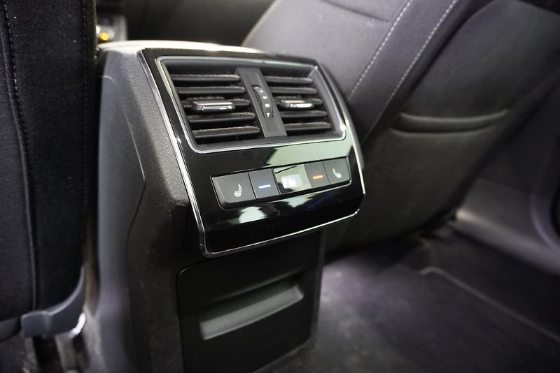 Škoda Superb 2,0 TDI 110kW - fotka 27 z 32
