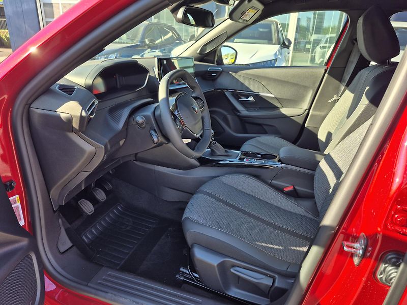 Peugeot 2008 (2026) ALLURE Turbo 100 MAN6 - fotka 10 z 24