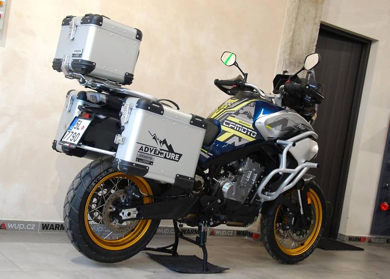 CFMOTO 800 MT (2022) Touring - hezký stav,stroj od - fotka 3 z 20