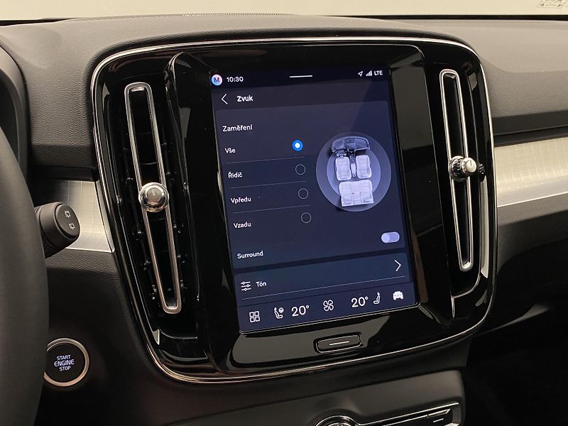 Volvo XC40 (2026) B3 AUT DARK PLUS - fotka 53 z 58