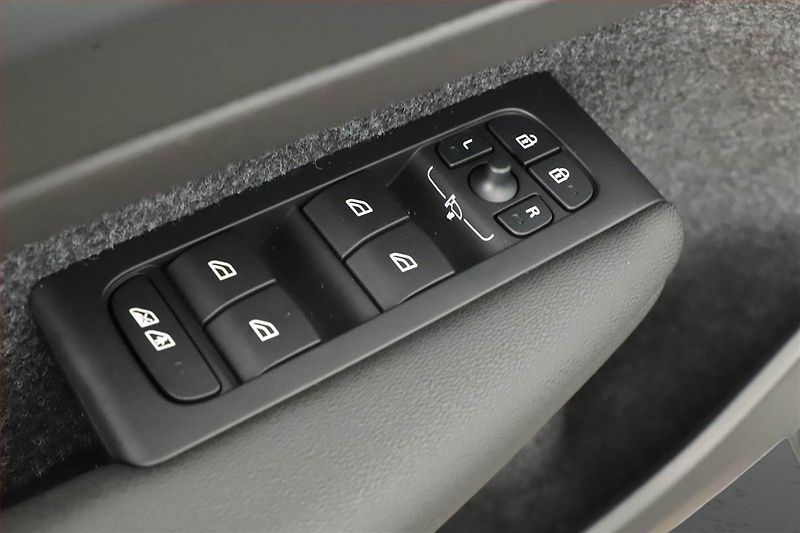 Volvo XC40 (2026) B3 - fotka 20 z 22