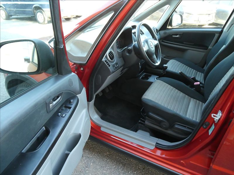 Suzuki SX4 1,5 73kW GLX,2x kola,závěs,kli - fotka 15 z 39