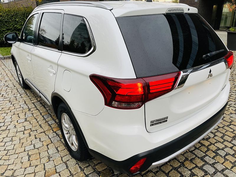 Mitsubishi Outlander 2.0i MANUÁL 1.MAJITEL SERVISKA - fotka 17 z 43