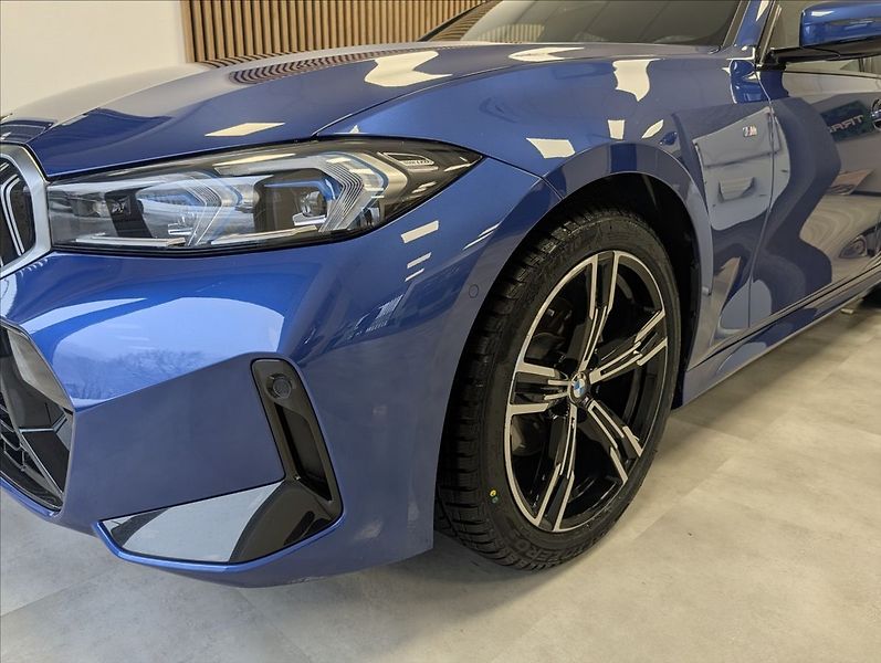 BMW Řada 3 320 i xDrive - fotka 4 z 31
