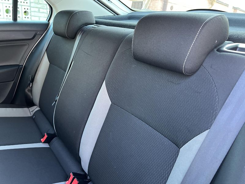 Škoda Rapid 1.4TSi 90kw DSG KLIMA ALU ČR - fotka 24 z 38