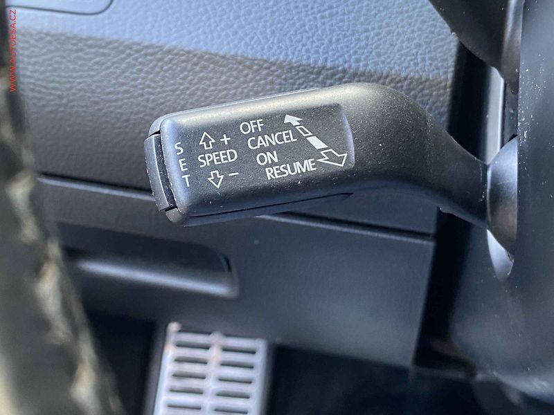 Volkswagen Passat (2009) 2.0TDi, 2.maj, Bixenon, AC - fotka 14 z 19