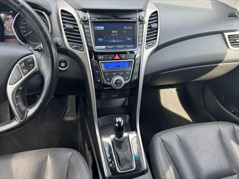 Hyundai i30 1,6 CRDI Premium AT ČR - fotka 17 z 28