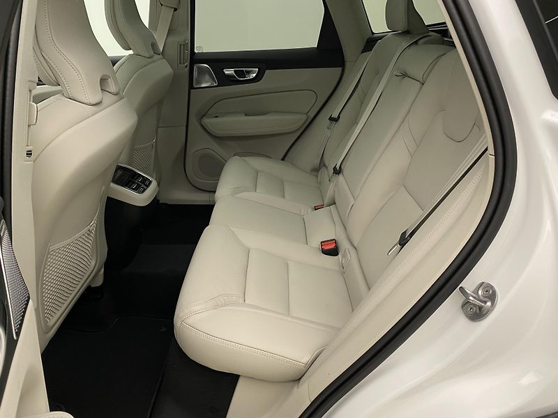 Volvo XC60 B5 AWD BRIGHT ULTRA AUT CZ - fotka 5 z 64