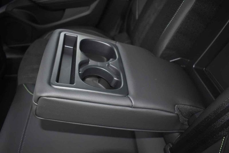Peugeot 408 je solidně prostorný rodinný vůz s atraktivním vzhledem
