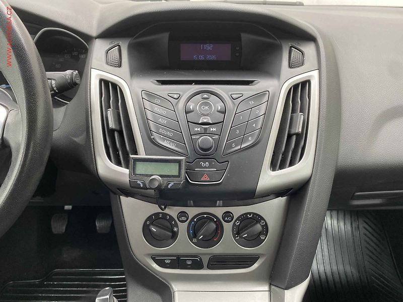 Ford Focus (2012) 1.6 TDCi, ČR, Klima - fotka 12 z 15