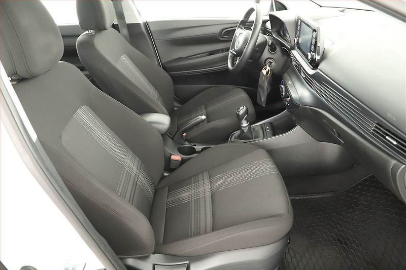 Hyundai i20 (2023) Smart 1.0 T-GDI MHEV, ČR,1.maj - fotka 7 z 14