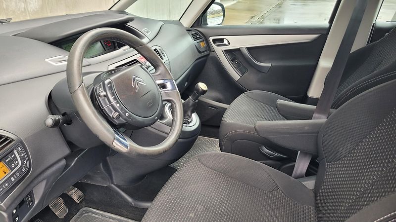 Citroën C4 Picasso (2010) 1,6 HDI PŮVOD ČR - fotka 19 z 23