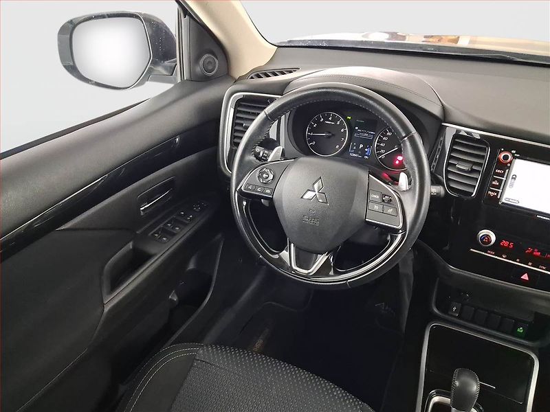 Mitsubishi Outlander (2021) Intense 2.0, Automat - fotka 7 z 20