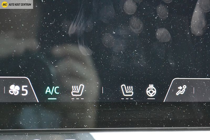 Renault Captur techno mild hybrid 140 - fotka 41 z 52