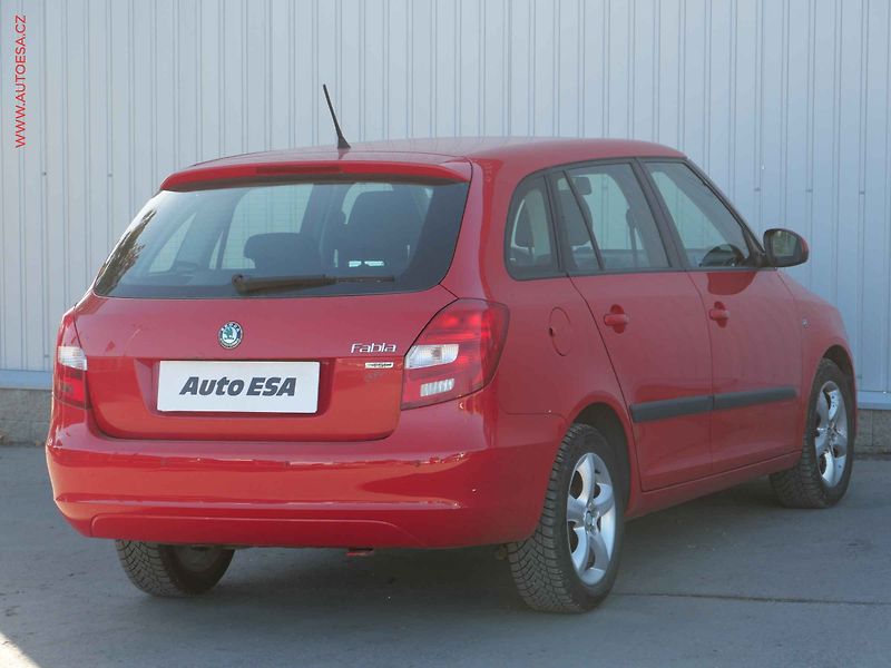 Škoda Fabia (2011) 1.2TSi, 2.maj,ČR, Elegance - fotka 4 z 16