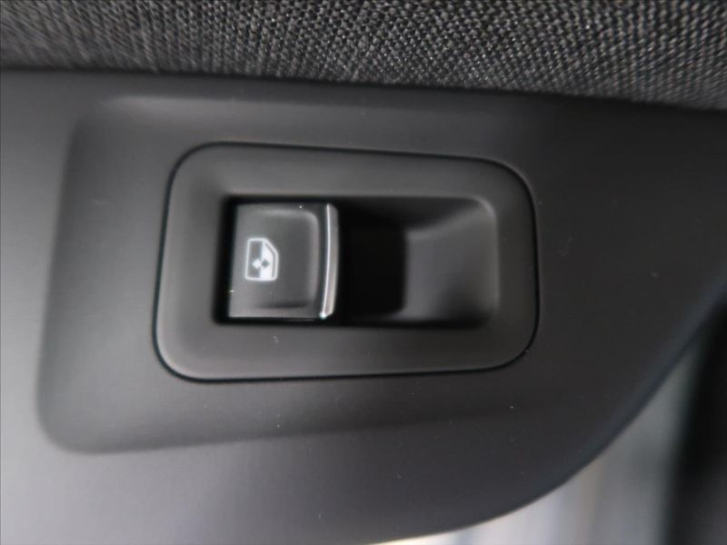 Volkswagen Golf 2,0 TDI Life 1.majitel TOP! - fotka 30 z 41