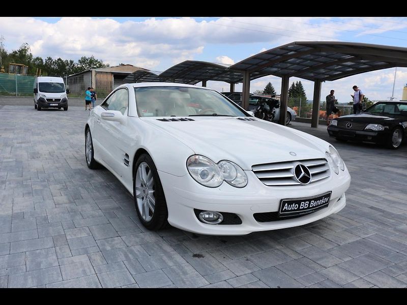 Mercedes-Benz SL 500 V8, facelift, 390 PS - fotka 8 z 44