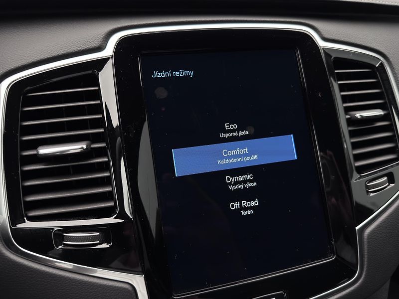 Volvo XC90 B5 AWD PLUS DARK CZ 1.maj - fotka 38 z 51