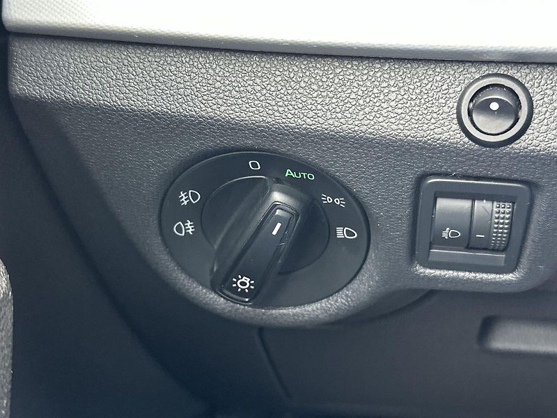 Škoda Scala (2020) 1.0 TSI Ambition - fotka 15 z 26