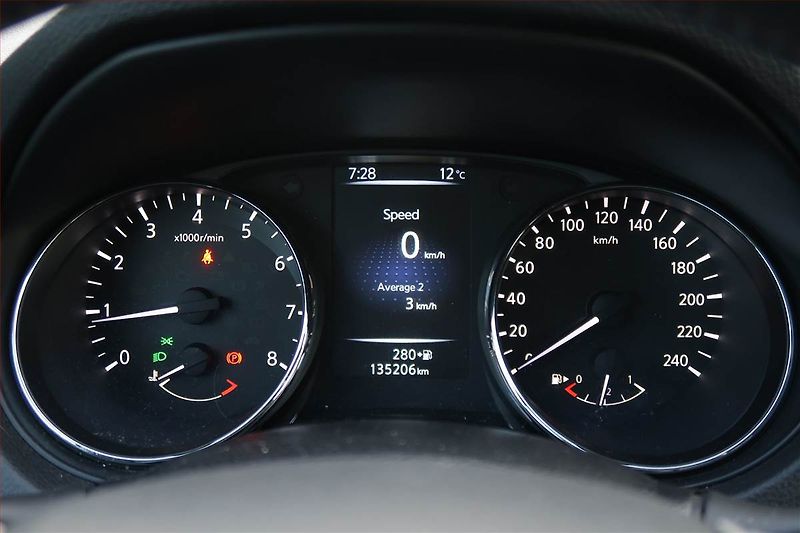 Nissan Qashqai (2017) 1.2 DIG-T, ČR,1.maj - fotka 11 z 17