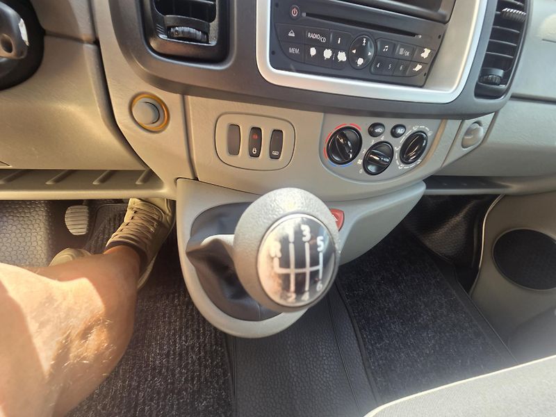 Opel Vivaro (2011) 2.0CDTI 84Kw  9-Míst - fotka 34 z 40