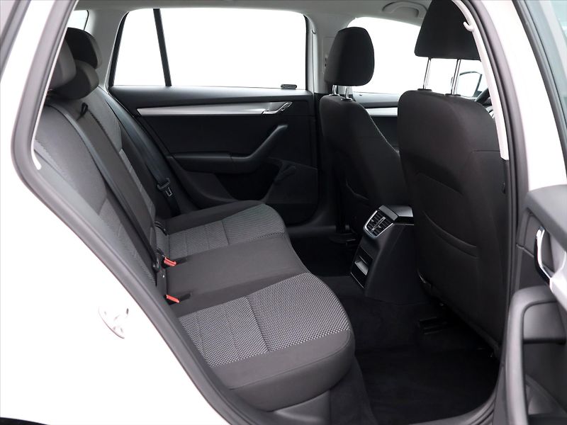 Škoda Octavia 1,6 TDi 81kW DSG Klima CZ - fotka 12 z 26