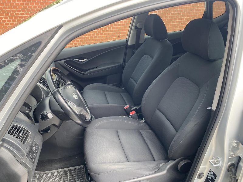 Hyundai ix20 1.6 CRDi, PREMIUM, PANORAMA!! - fotka 20 z 44