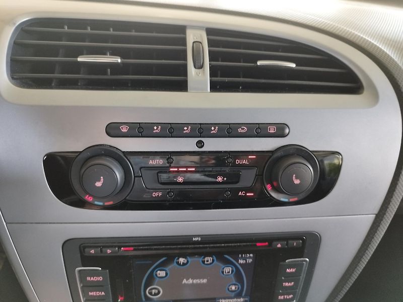 Seat Leon (2010) 1,4TSI,92KW,XEN,ALU,NAVI,SER. - fotka 31 z 43