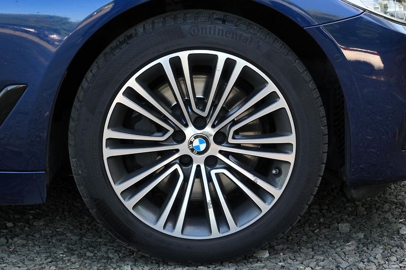 BMW Řada 5 530d xDrive, Kamera, ČR, Hi-Fi - fotka 13 z 40