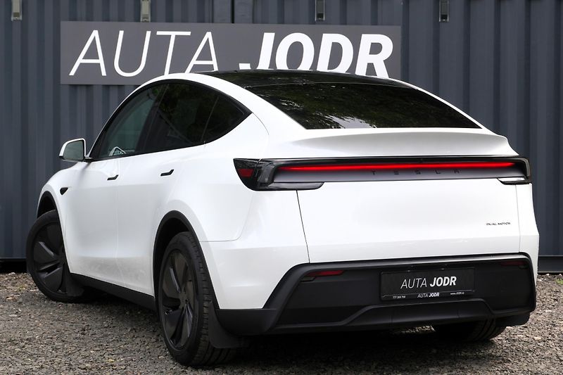 Tesla Model Y Long Range AWD, ČR, Tažné - fotka 6 z 39