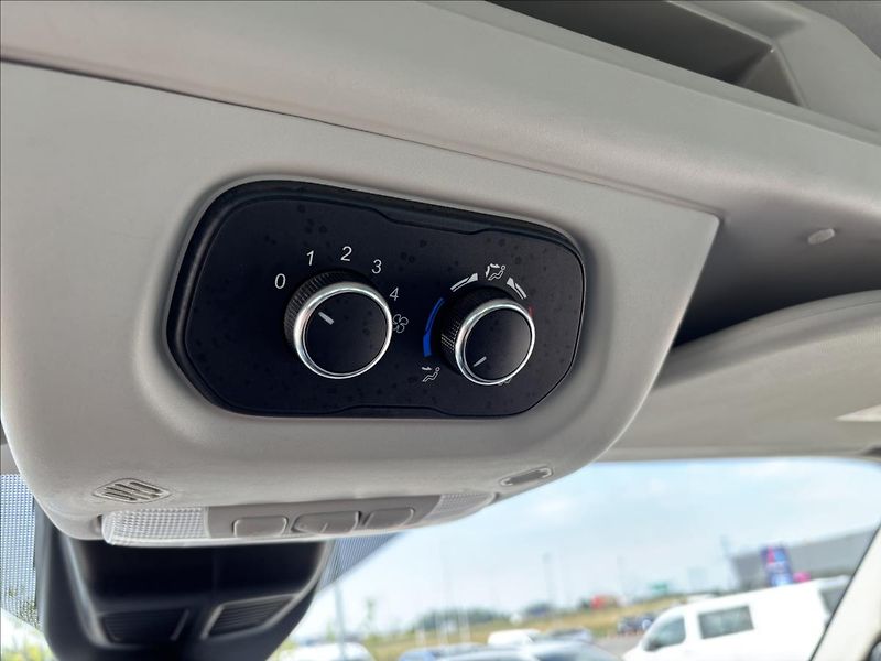 Ford Transit 2,0 EcoBlue Mhev L2 96kW - fotka 35 z 36