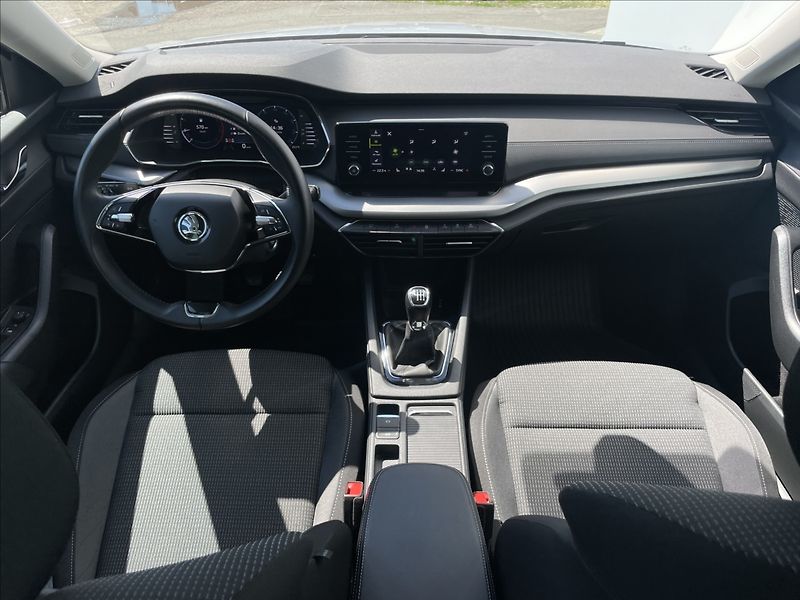 Škoda Octavia 2,0 TDI Combi Ambtion Plus LED - fotka 6 z 24