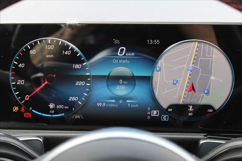 Mercedes-Benz GLB 2,0 220D  ČR,4MATIC,A/T,AMG - fotka 14 z 39