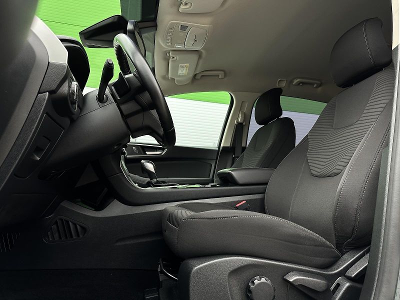 Ford S-MAX 2.0TDCi 150PS AUTOMAT NAVI VÝH - fotka 12 z 46