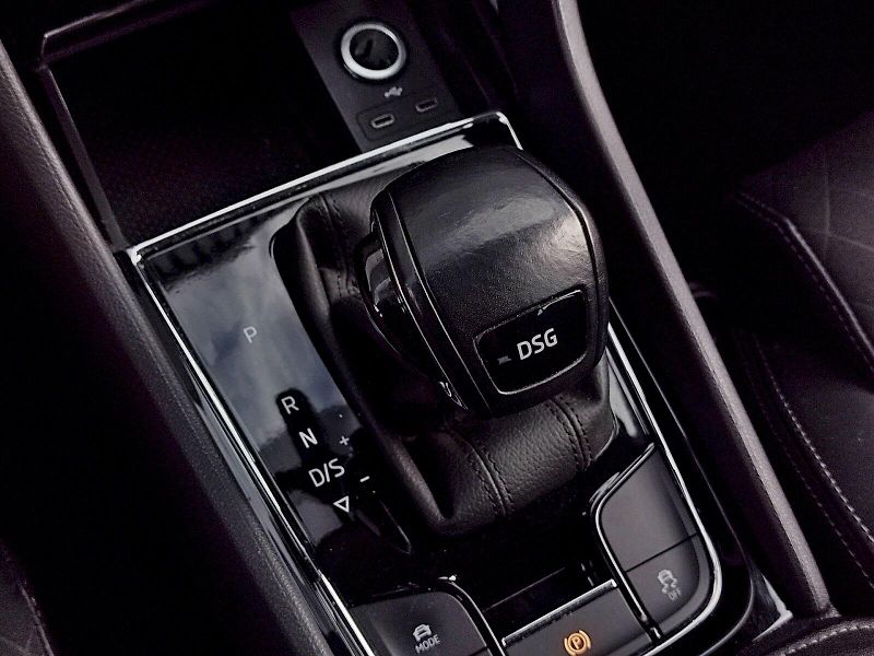 Škoda Karoq (2021) Style Plus 1,5 Tsi 110 Kw DSG - fotka 23 z 39