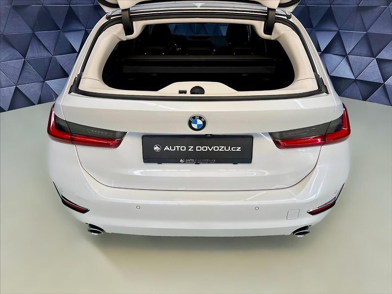 BMW Řada 3 320d xDrive A/T LUXURY, TAŽNÉ - fotka 29 z 31