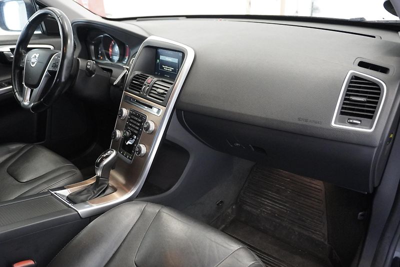 Volvo XC60 (2015) XC60  2,0 D4 AUTOMAT - fotka 27 z 30