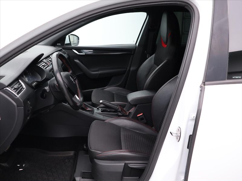 Škoda Octavia 2,0 TDI RS 135kW DSG CZ - fotka 11 z 29