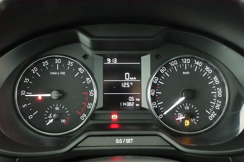 Škoda Octavia (2015) 1.6 TDI, Tempomat - fotka 9 z 13