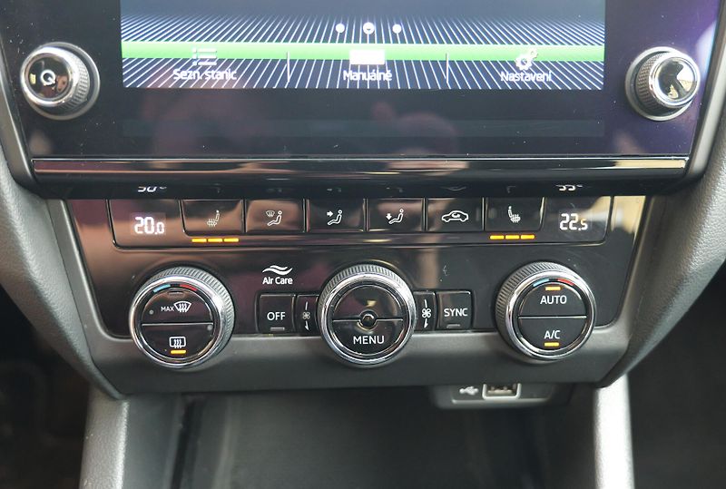 Škoda Octavia 1.5 TSI 110 kW Style LED Tažné - fotka 26 z 35
