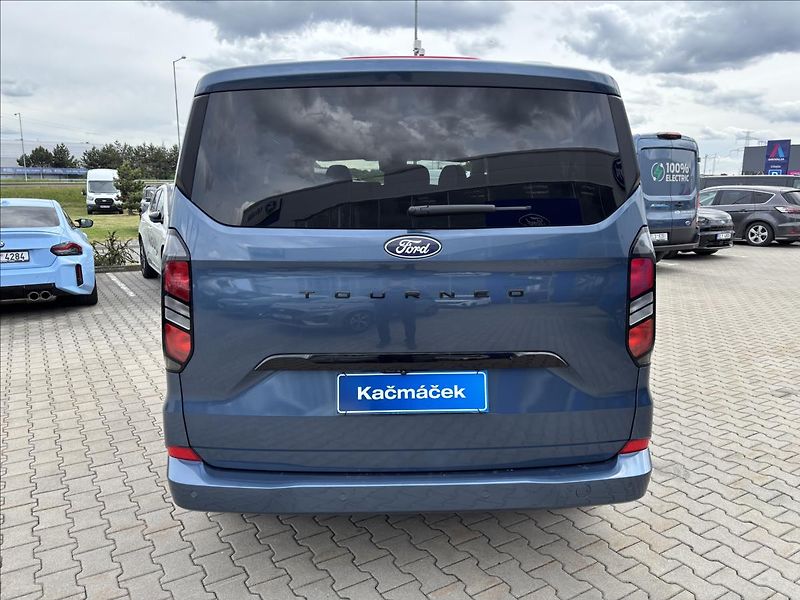 Ford Tourneo Custom 2,0 EcoBlue Titanium 125kW L1 - fotka 4 z 44
