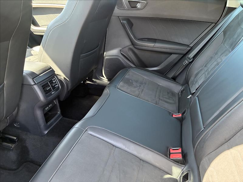 Seat Ateca 2,0 TDI 4X4 TAŽNÉ WEBASTO - fotka 14 z 33