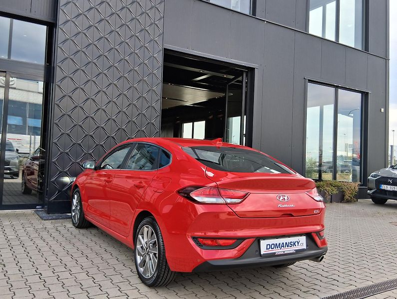 Hyundai i30 STYLE NAVI 1.4 T-GDi 103 kW - fotka 8 z 30